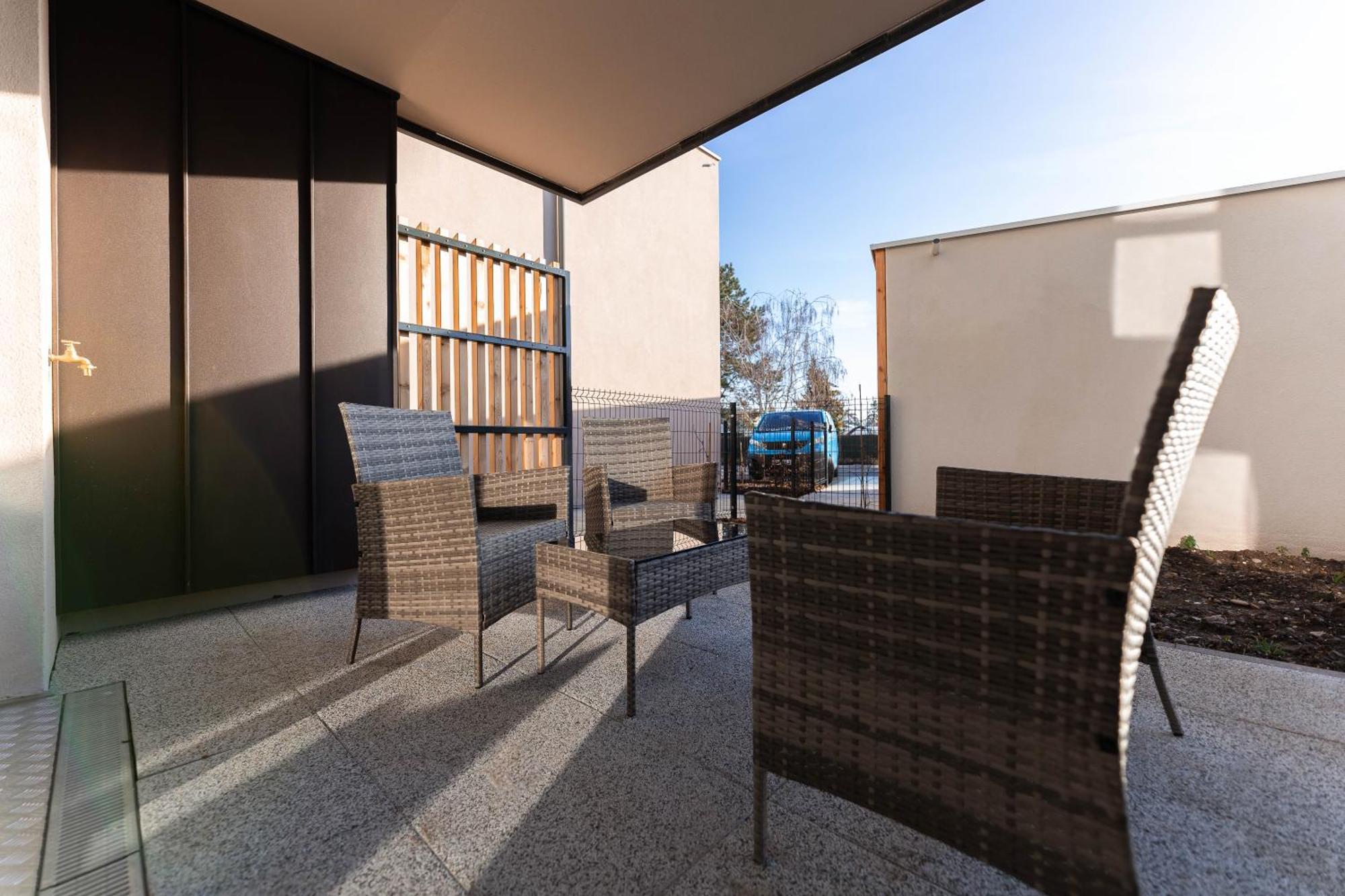 Apartamento Les Jardins De La Semme Colmar Exterior foto